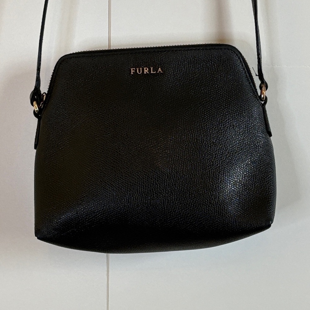Furla Elegant Black Pebbled Leather Crossbody Bag